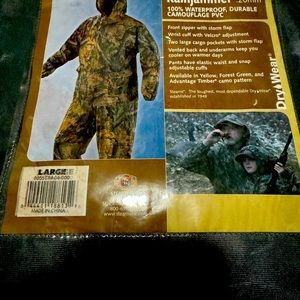 Men’s camouflage, rain, suit, size large